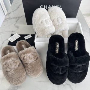 샤넬 25B CC 로고 퍼 뮬 슬리퍼