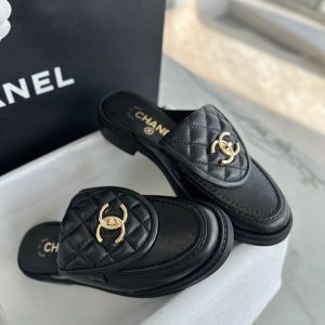 샤넬 25C CC 로고 퀼팅 턴락 뮬 블로퍼