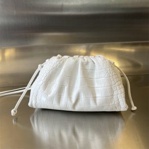 보테가베네타 미니 더 파우치 만두백 화이트 585852