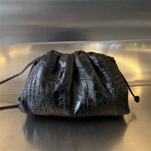 보테가베네타 미니 더 파우치 만두백 블랙 585852