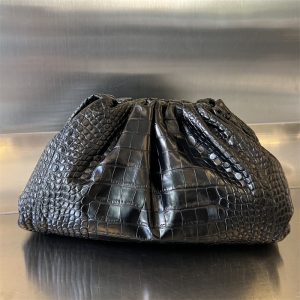 보테가베네타 더 파우치 만두 클러치백 블랙 576227