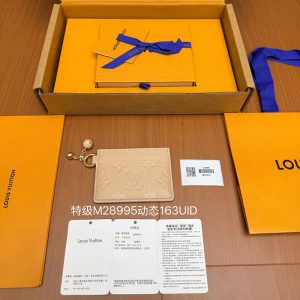 루이비통 LV 참 카드 홀더 앙프렝뜨 모노그램 M28995