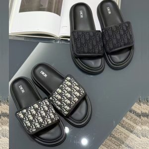 디올 아쿠아 뮬 샌들 오블리크
