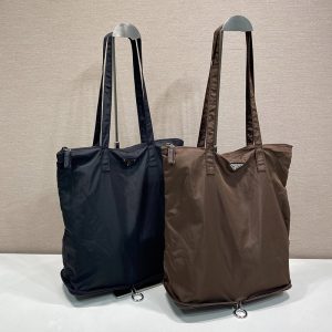 프라다 사피아노 레더 펜던트 리나일론 폴더블 토트백 1TT330